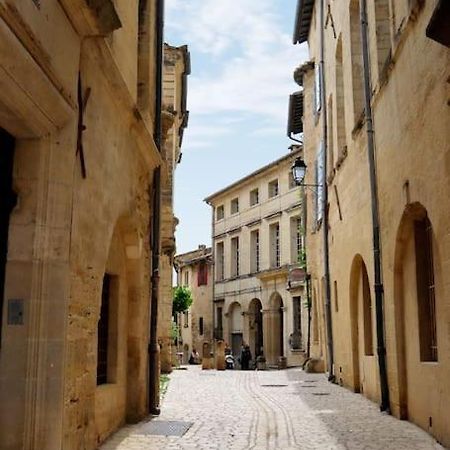 شقة Uzes Centre Quartiers Des Arts Charme De L'Ancien المظهر الخارجي الصورة