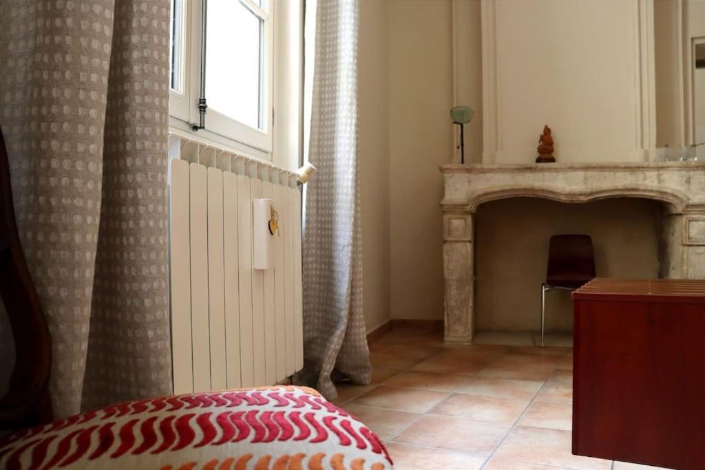 شقة Uzes Centre Quartiers Des Arts Charme De L'Ancien المظهر الخارجي الصورة