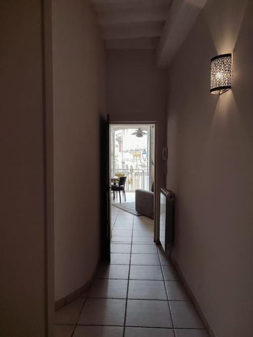 شقة Uzes Centre Quartiers Des Arts Charme De L'Ancien المظهر الخارجي الصورة