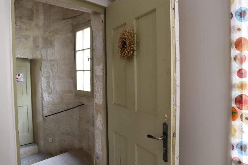 شقة Uzes Centre Quartiers Des Arts Charme De L'Ancien المظهر الخارجي الصورة