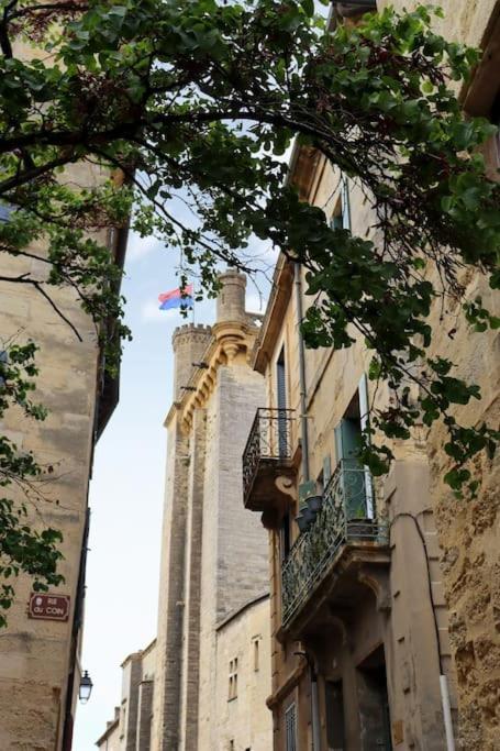 شقة Uzes Centre Quartiers Des Arts Charme De L'Ancien المظهر الخارجي الصورة