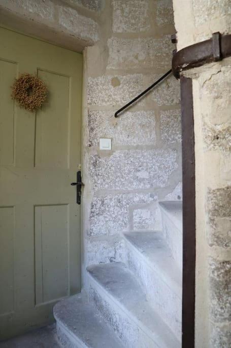 شقة Uzes Centre Quartiers Des Arts Charme De L'Ancien المظهر الخارجي الصورة